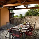 Three Bedroom With Pool Drniš