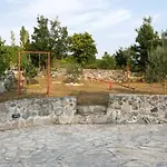 Three Bedroom With Pool Casa de Férias Drniš