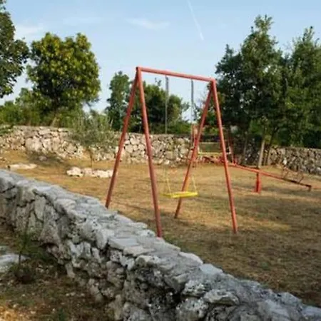 Prázdninový dům Three Bedroom With Pool