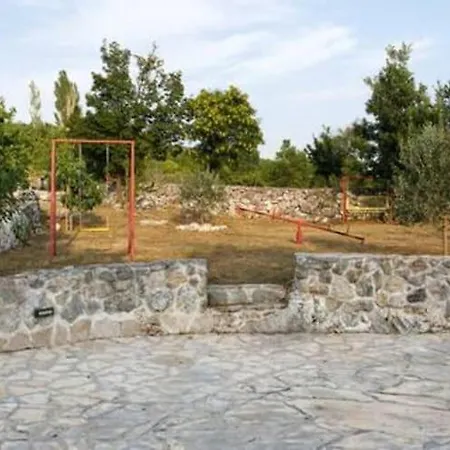 Three Bedroom With Pool Feriehus Drniš