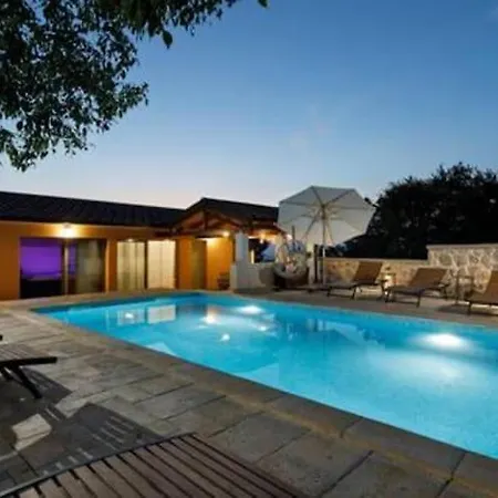 Three Bedroom With Pool Prázdninový dům Trbounje