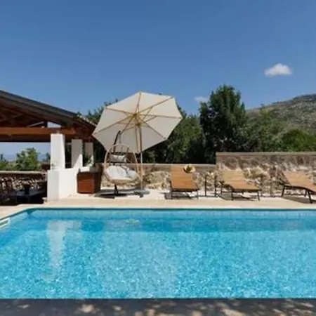 Three Bedroom With Pool Prázdninový dům