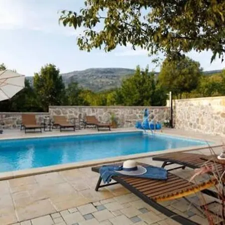 Three Bedroom With Pool Prázdninový dům Trbounje