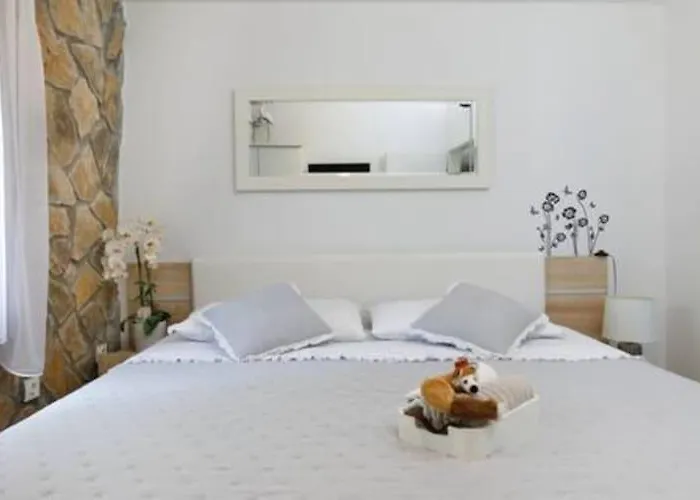 Three Bedroom With Pool * Drniš