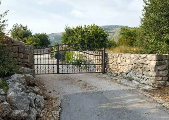 Three Bedroom With Pool 度假居 *