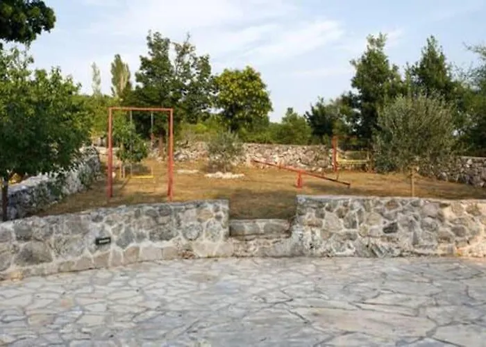 Three Bedroom With Pool 度假居 Drniš