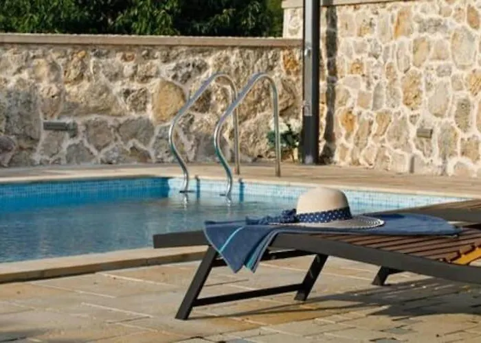 Three Bedroom With Pool * Drniš