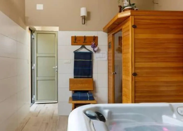 Three Bedroom With Pool * Drniš